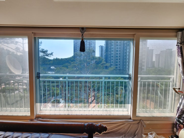  수원 아파트썬팅 매산동 매교동 아파트 거실유리 열차단썬팅 햇빛차단썬팅 저층 시선차단썬팅 시공
