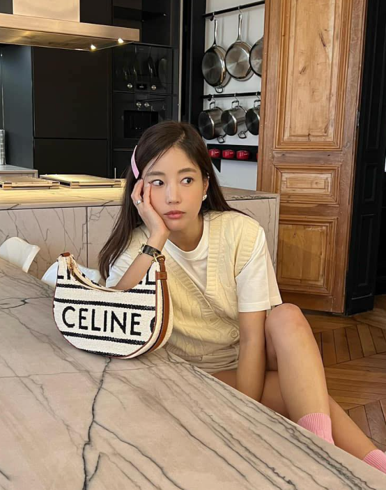  연예인 여름 패션에서 인기인 니트 조끼 베스트 코디로 OOTD 완성 시작!