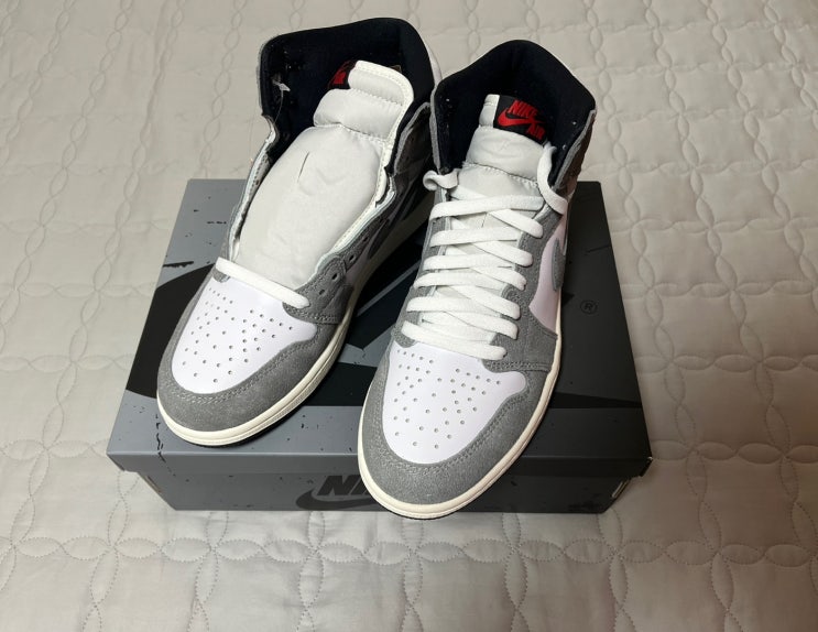 나이키 조던 1 레트로 하이 OG 블랙 앤 스모크 그레이 리뷰(Jordan 1 Retro High OG Black and Smoke Grey)-DZ5485-051