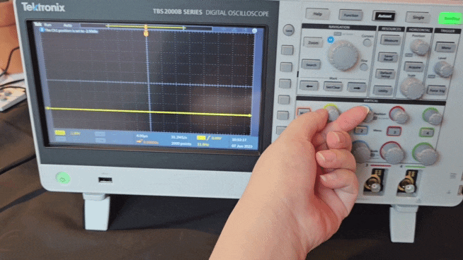  [TEKTRONIX] TBS 2204B 9인치 디스플레이에 WIFI와 32개의 자동측정을 지원하는 든든한 오실로스코프