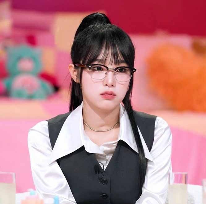 카즈하, 최예나 하금테 안경 니시데카즈오 브로우라인