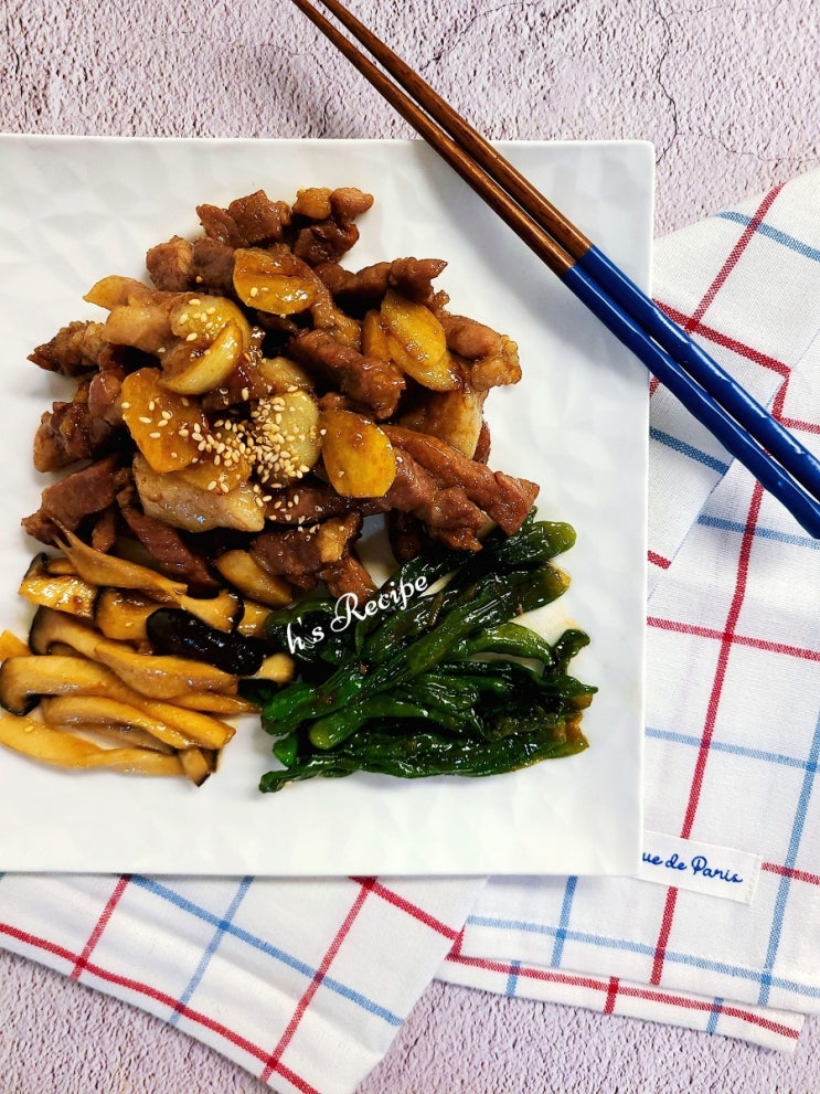 새송이버섯 꽈리고추 목살조림 돼지고기양념 목살덮밥 굴소스요리 새송이버섯 꽈리고추 목살조림 돼지고기양념 목살덮밥 굴소스요리