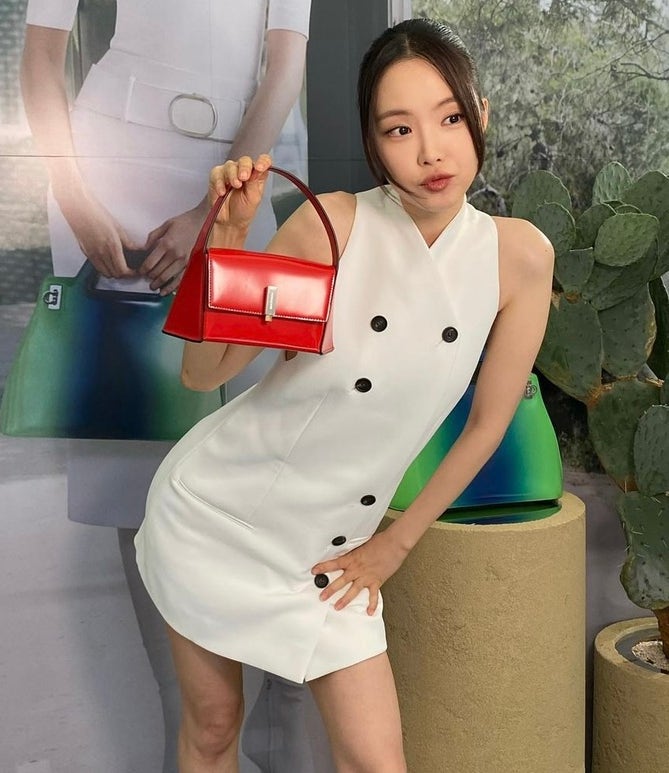 손나은 가방 페라가모 숄더백 세련미 철철