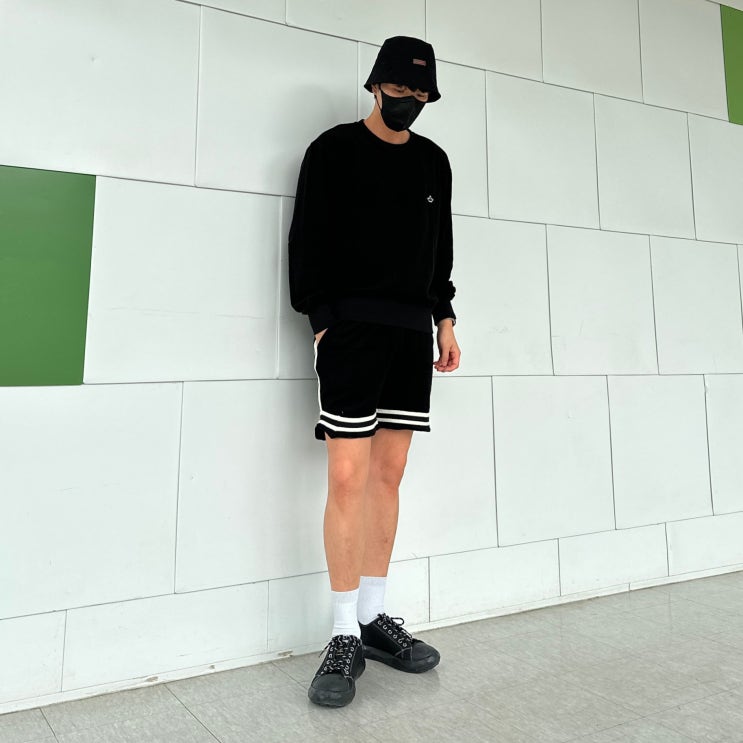  여름 바캉스 여행룩 패션 마키아제이 남자 맨투맨 반바지 스웻 셋업 코디 추천