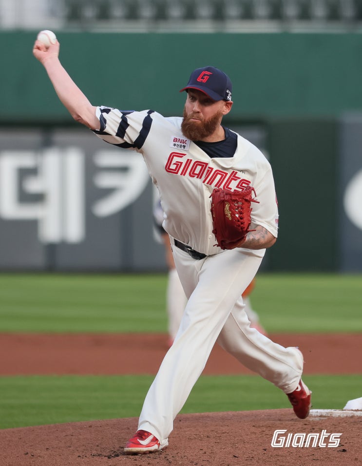 [KBO 야구리뷰] <b>롯데</b>의 <b>외인</b> 투수 3인방, <b>대체</b>가 <b>필요</b>한 시점