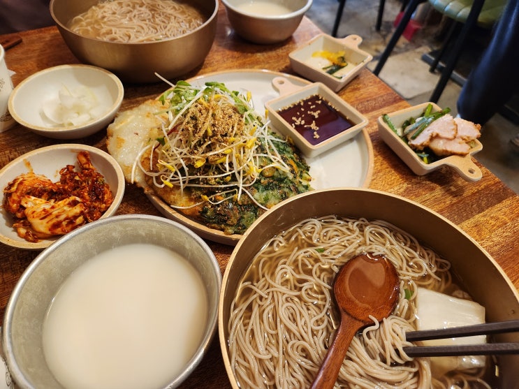  익선동 잘빠진메밀 웨이팅 낮술 각