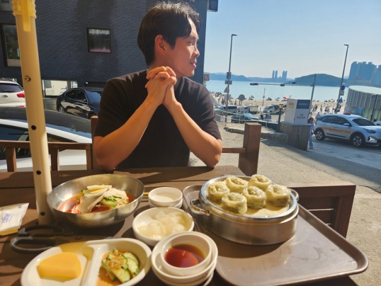 부산 해운대 밀면 오션뷰 맛집! 물비빔밀면과 수제만두가 맛있는 초량밀면 미포점!