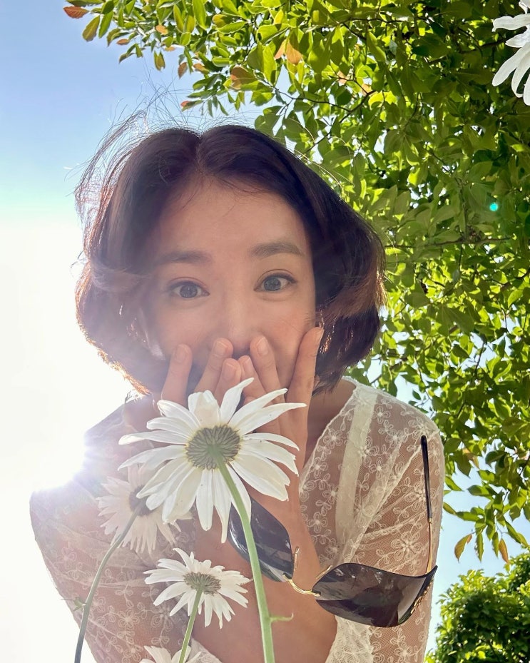누가 꽃이야? 이시영 서울숲 하이엔드 패션 뜯어보기 feat. 미우미우, 오니츠카타이거, 노워스, 파코라반 누가 꽃이야? 이시영 서울숲 하이엔드 패션 뜯어보기 feat. 미우미우, 오니츠카타이거, 노워스, 파코라반