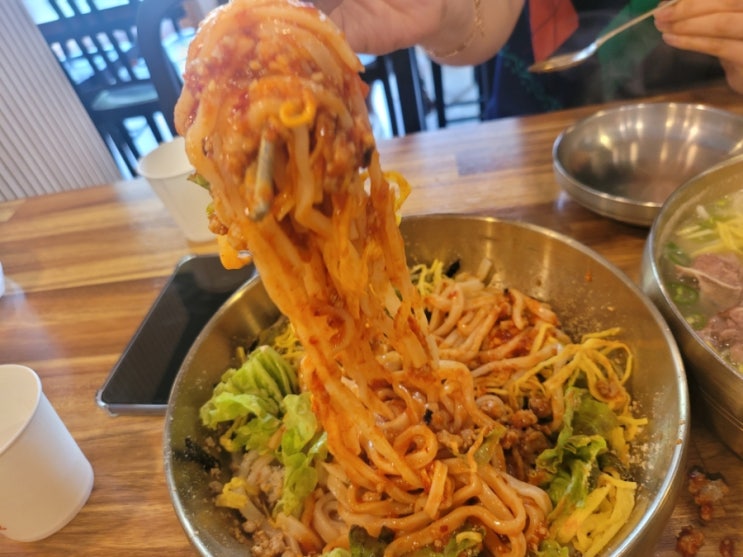  칼국수에 등뼈가? 경기도 파주 맛집 교하 제면소