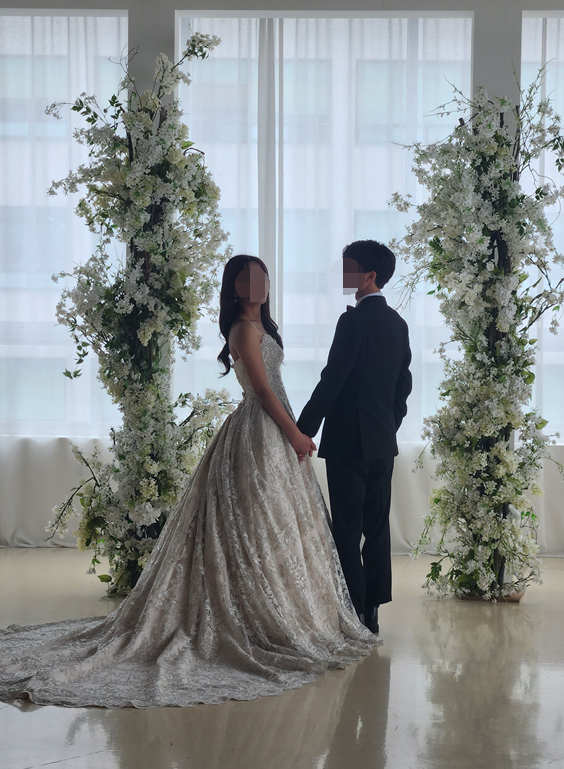 06. 찰칵찰칵 두번째 웨딩촬영 (ft. 인천 오감스튜디오, 더파티움 안산 홀패키지) 06. 찰칵찰칵 두번째 웨딩촬영 (ft. 인천 오감스튜디오, 더파티움 안산 홀패키지)