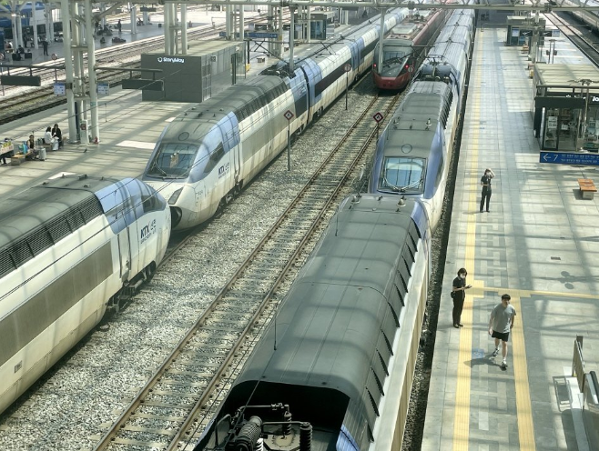 전기공급 장애로 <b>경의선 KTX</b> 지연