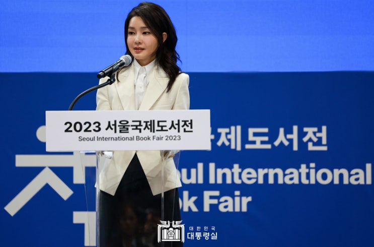  예술인 쫓고 언론인 막은 ‘서울국제도서전 김건희 축사’ [미디어오늘]