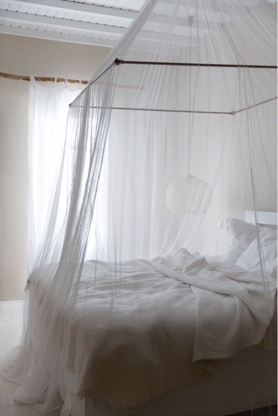 사각 모기장과 원터치 모기장으로 편안한 잠자리 침대 꾸미기