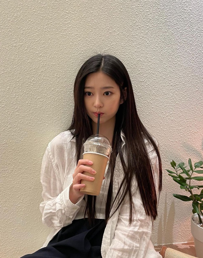 여자 연예인 패션으로 폴로 랄프로렌 린넨 셔츠 코디로 깔끔한 여름 룩 완성해봐요