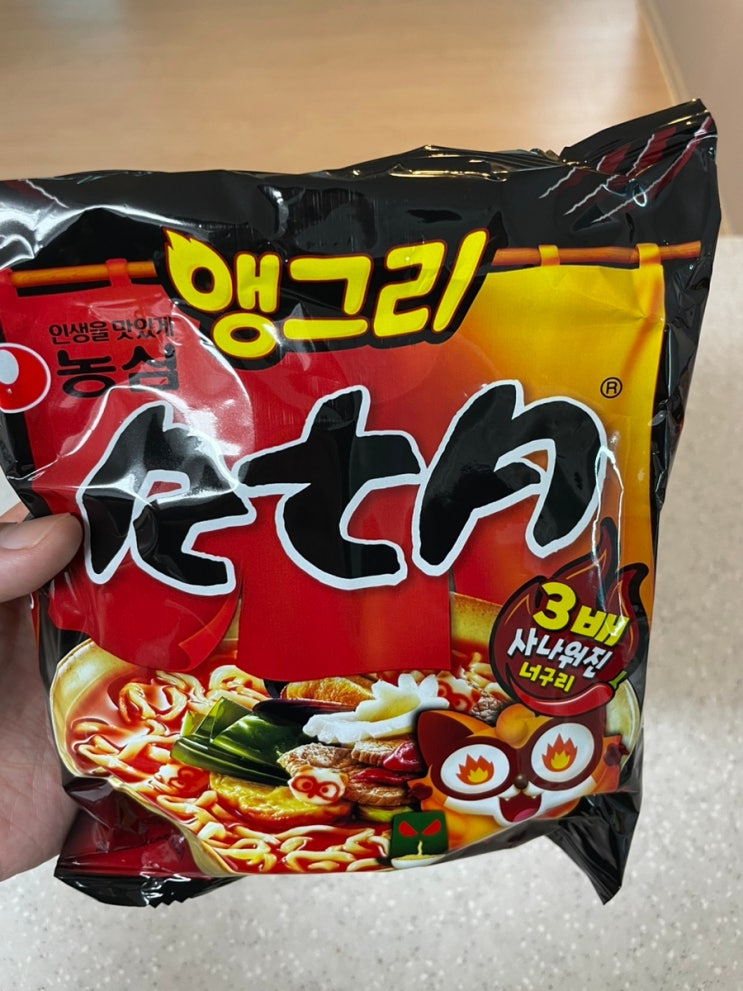  너구리 매운맛이 나왔어?! ”앵그리 너구리“ 먹어본 후기