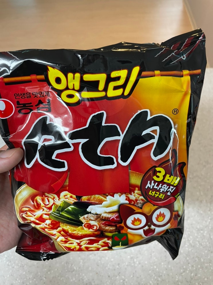 너구리 매운맛이 나왔어?! ”앵그리 너구리“ 먹어본 후기