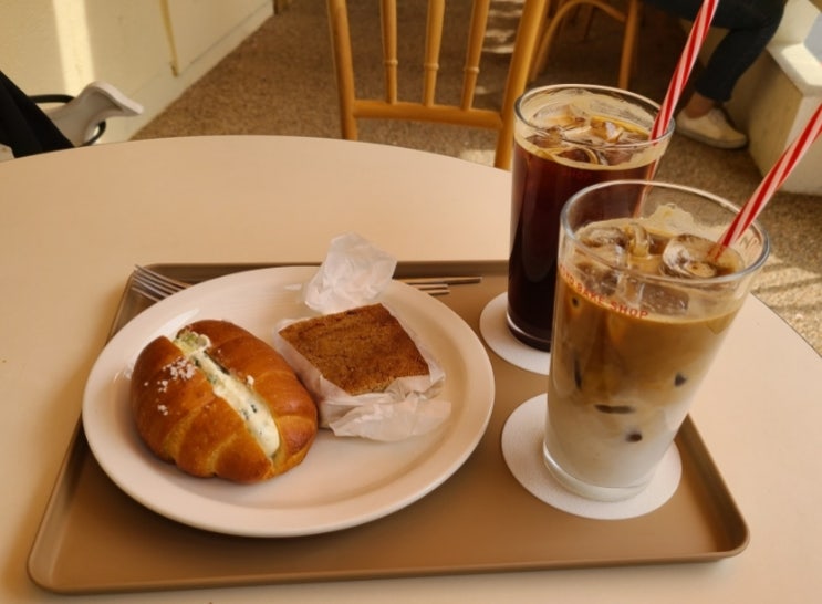  [홍대] 대파크림치즈소금빵이 맛있는 홍대 카페_고요베이크샵