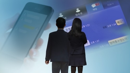 ‘15세 여중생’과 연달아 성행위…오픈채팅 남성들, 휴대폰 촬영도 ‘15세 여중생’과 연달아 성행위…오픈채팅 남성들, 휴대폰 촬영도