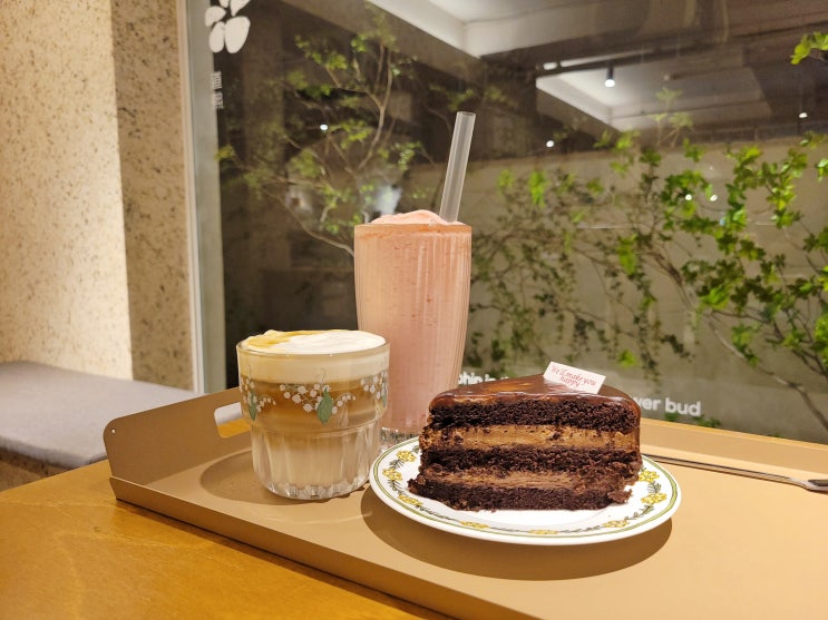  [장전동 카페 도희] 비밀의 문 열려라