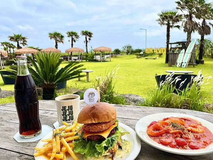  제주 성산 브라보비치 카페 애견동반 브런치 수제버거 파스타 뷰맛집 카페 제주 동쪽 성산일출봉 전망 추천
