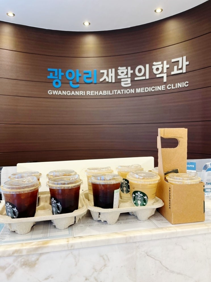  지난주 환자분들의 선물- 스타벅스 아아 아라떼, 군고구마, 그리고 수박+초코렛