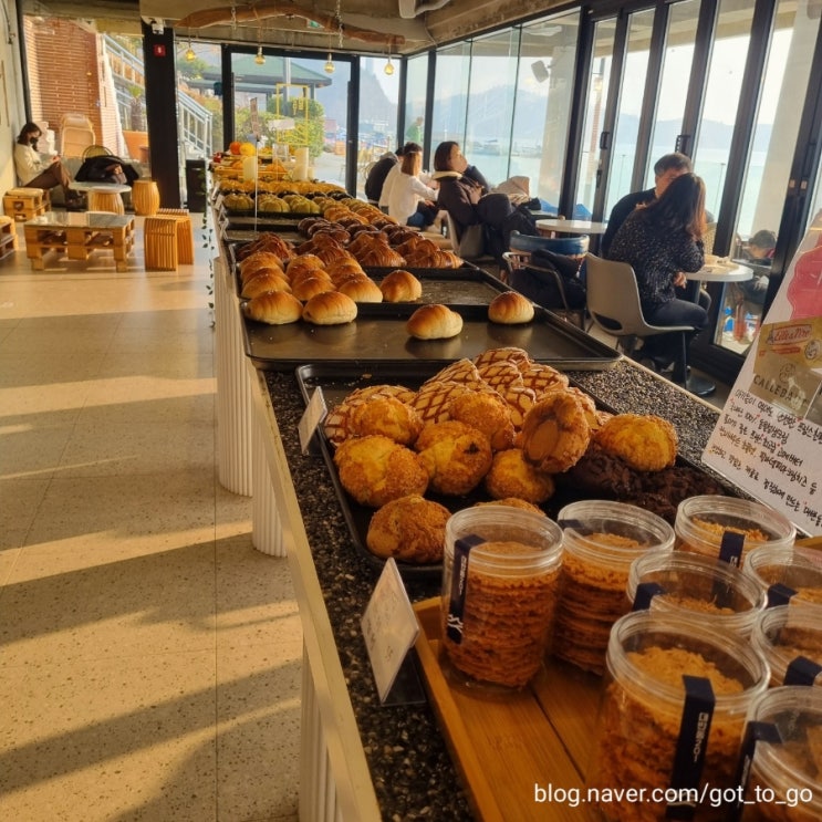  일몰 일출에 맛있는 빵까지 있는 목포"대반동 201 카페"
