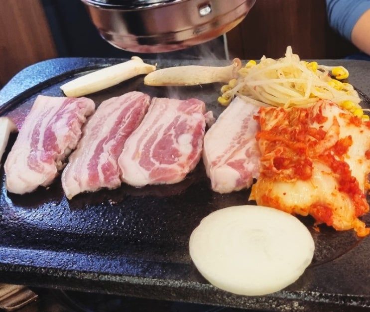  도톰한 제주흑돼지 일품 수락산역 삼겹살 노원골제주흑돼지 2호점