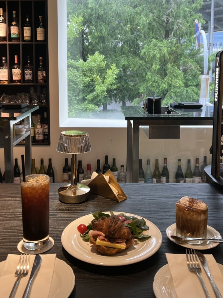  동명동 창문 뷰맛집 크림라떼 맛집, 미타르바이트