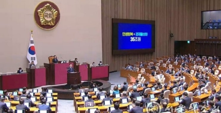 <b>이재명</b> "윤정부 1년, 눈 떠보니 후진국"..<b>교섭단체대표연설</b>서... 