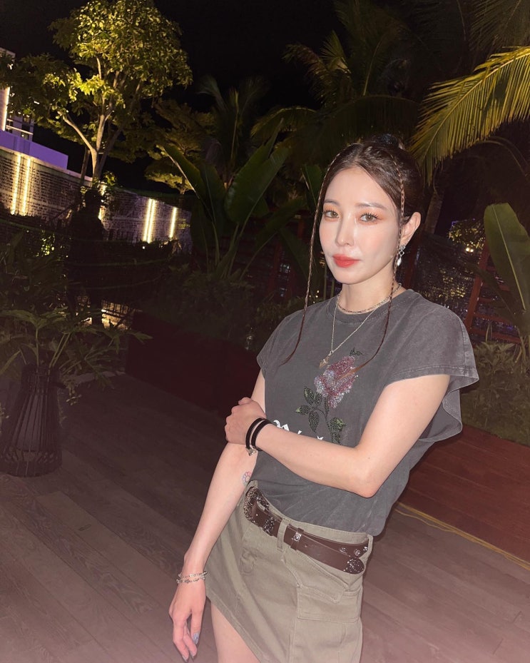 보아의 알레산드라 리치 반팔 티셔츠 How Much? 보아의 알레산드라 리치 반팔 티셔츠 How Much?