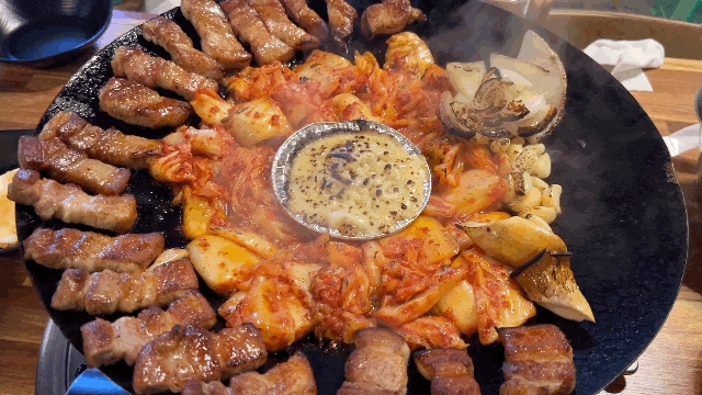  마루 :: (내돈내산) 부산 재송동 솥뚜껑 김치삼겹 맛집