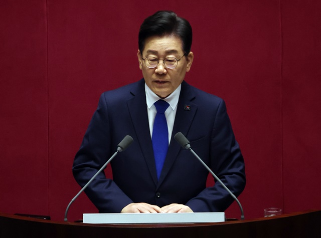 <b>이재명</b>, <b>교섭단체</b> 대표<b>연설</b>…“불체포 특권 포기하겠다” 선언