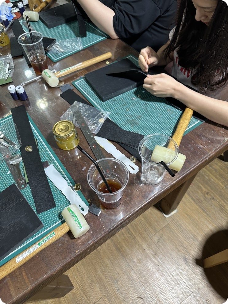  포항시 꿈트리 센터 청춘 센터 단체수강 8회차 미니 가방 만들기 [포항 오유 가죽 공방]