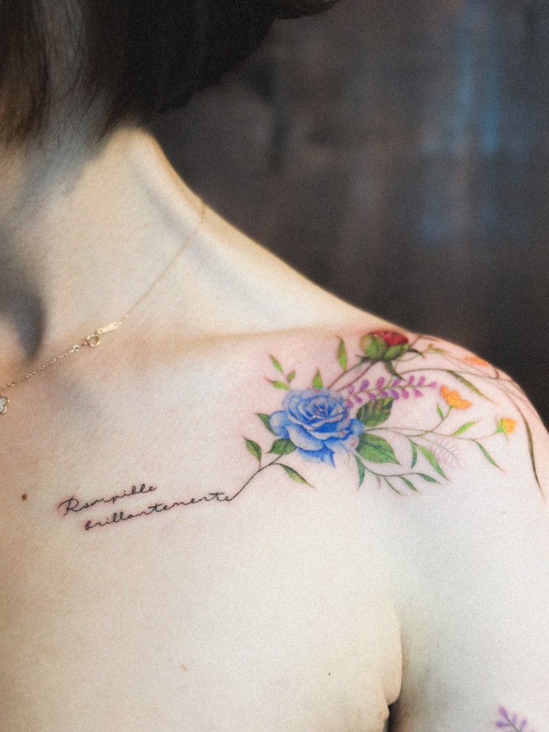 애나스티아 그린이 디자인한 무게 없는 세련된 라인 토이트 | iNKPPL, image size:800x1067