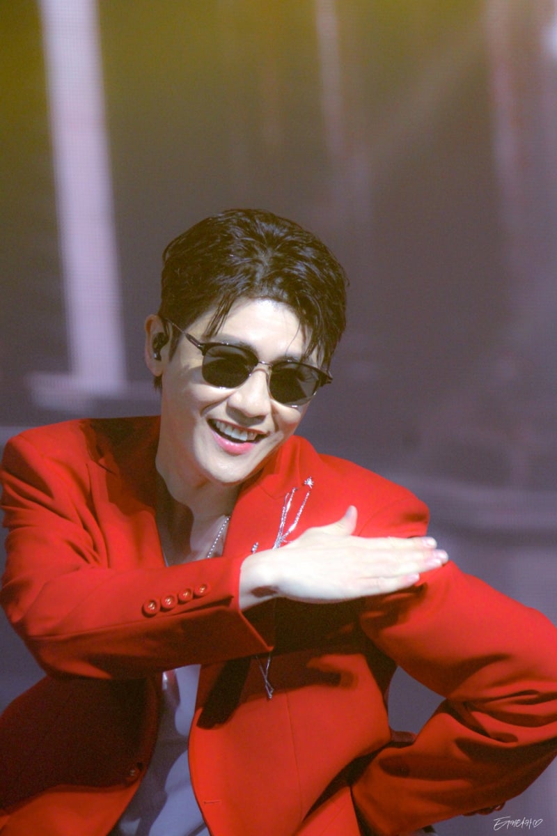 영탁 생일서폿 멋진 레드수트 빛난 롯데면세점콘서트 [영탁마이너갤러리]
