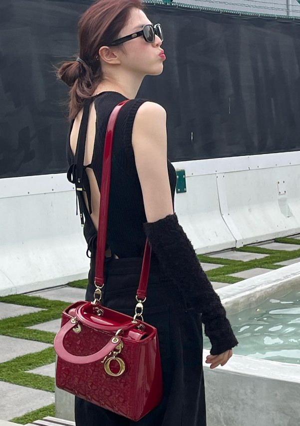  한소희 패션 SNS속 디올 가방 제품명 가격?