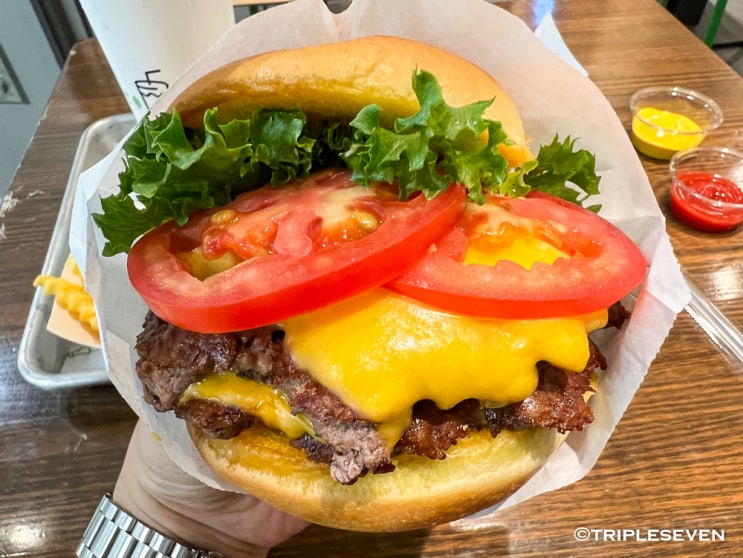 쉐이크쉑(SHAKE SHACK) 인천공항 제2터미널점 방문 후기! 쉑버거 구매 후기!