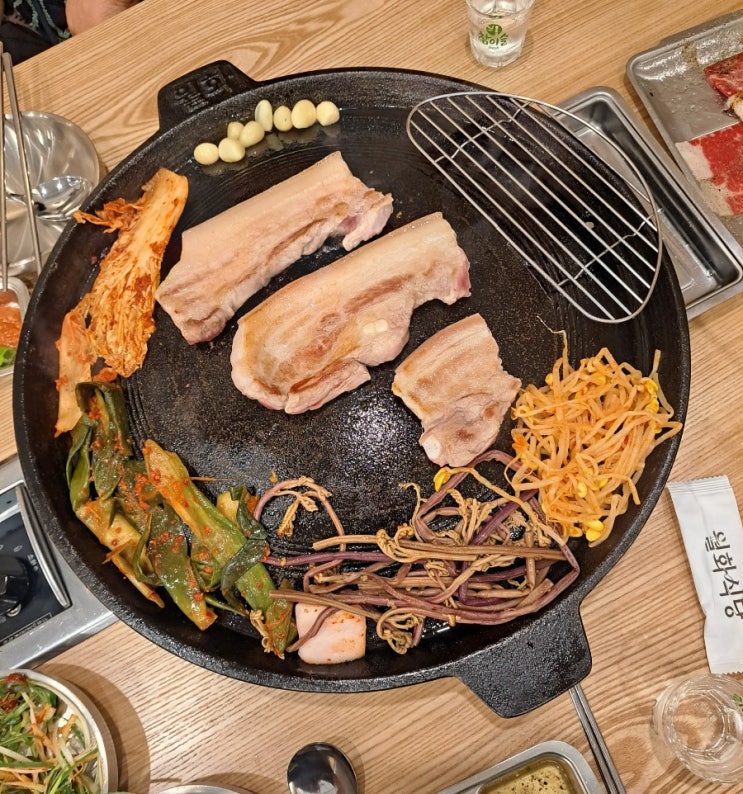 [구디 맛집] 월화식당 구로디지털단지역점 :: 가족 외식, 회식장소로 좋은 깔깔거리 맛집(흑돼지 오겹살, 트러플 손차돌 육회 후기)