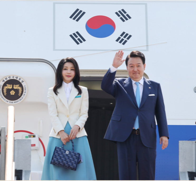  영부인 김건희 가방 로사케이 진스 카바스 모노그램 친환경 소재 굿