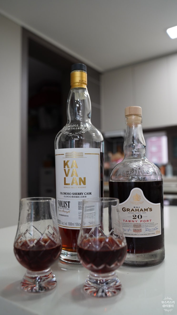 은밀한 위스키 도씨 리블리의 카발란 솔리스트 올로로소 셰리 캐스크, 그라함의 20년 토니포트 시음기 은밀한 위스키 도씨 리블리의 카발란 솔리스트 올로로소 셰리 캐스크, 그라함의 20년 토니포트 시음기