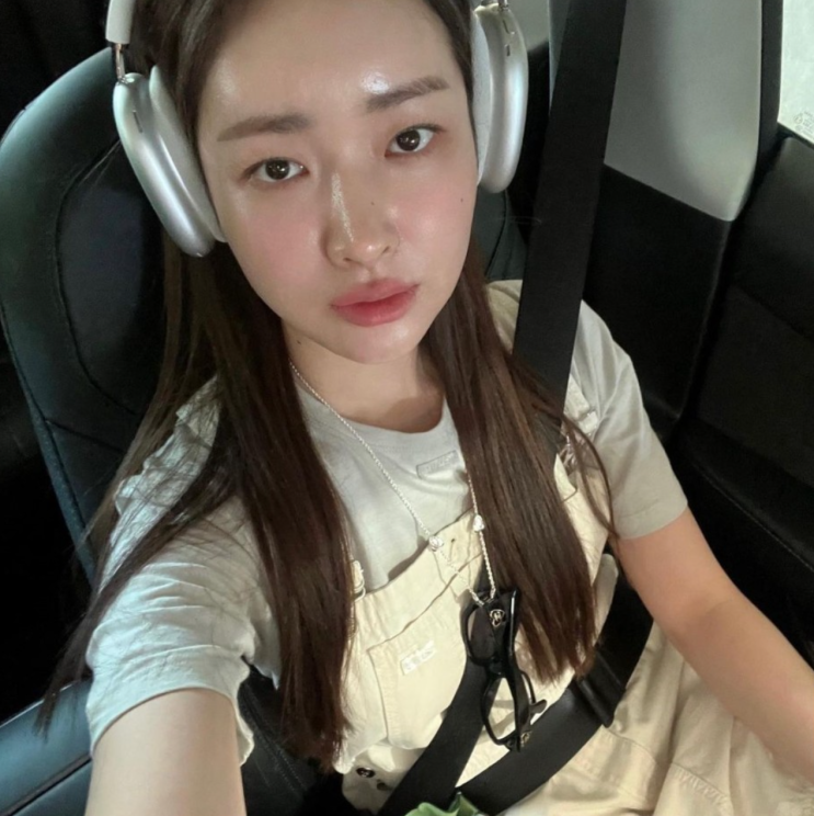  차정원 OOTD 패션을 완성한 멜빵 스커트 치마 코디