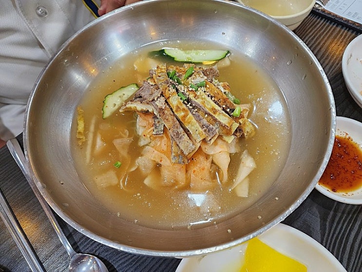 가마솥에 우려낸 육수로 만든 냉면 맛집"교동 면옥"(+손 만두)