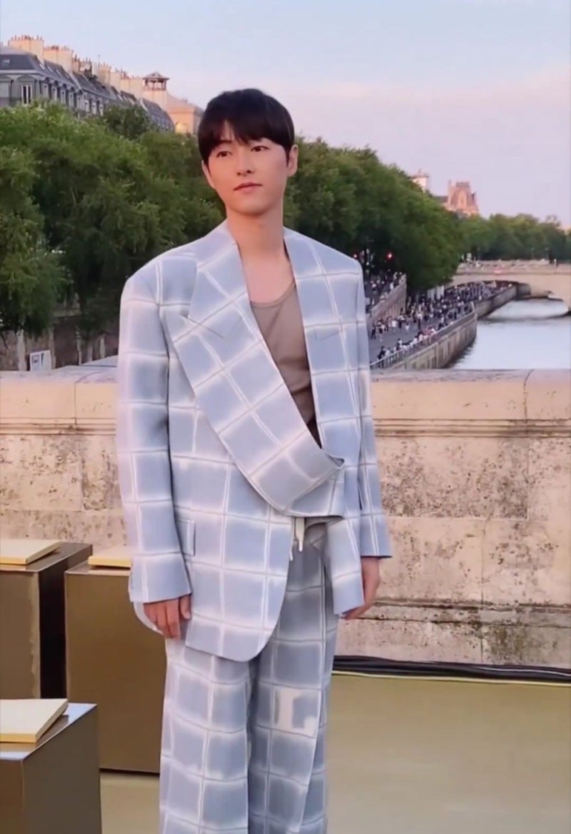 송중기 엔씨티 마크 갓세븐 뱀뱀 루이비통 패션쇼 아들 출산 아빠가 된 후 행사 참석 : 네이버 블로그, image size:800x1167