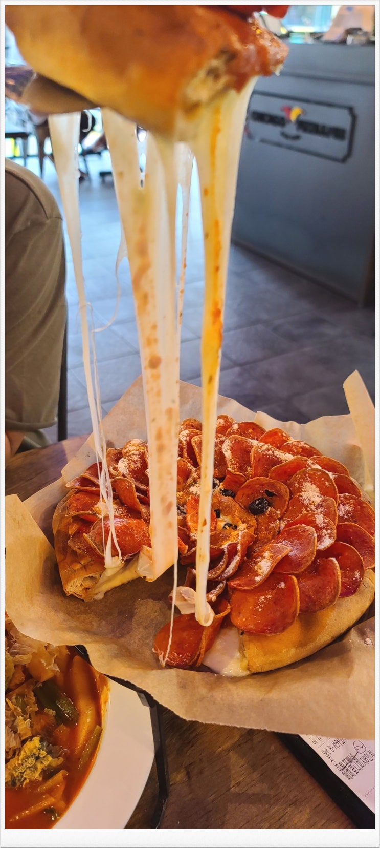 오늘은 맛있는 피자도 먹는 날~ "시카고피자" 오늘은 맛있는 피자도 먹는 날~ "시카고피자"