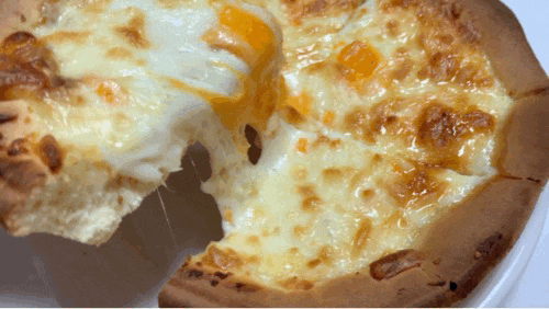 풀무원시카고피자 치즈폭포 시카고 시리즈 신제품 셰프 클래식 볼로네제 피자, 10가지 치즈 스위트 갈릭피자 두 제품 모두 치즈에 진심인 피자