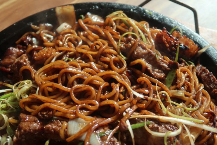  제주공항 근처 이색 맛집 갈비가 올라간 제주 1호 돌 짜장