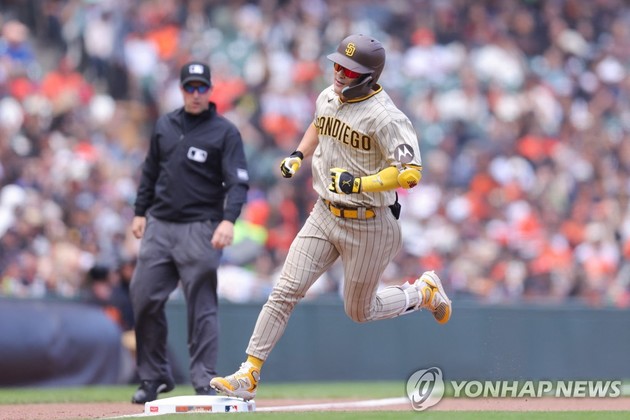 샌디에이고 <b>김하성</b> 시즌 6호 <b>홈런 폭발</b> 연패 탈출 앞장