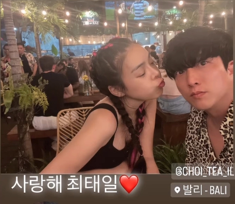 트랜스젠더 최한빛, '꿀 뚝뚝' 신혼여행...'훈남' 남편 얼굴에 입술 '쭉' 트랜스젠더 최한빛, '꿀 뚝뚝' 신혼여행...'훈남' 남편 얼굴에 입술 '쭉'