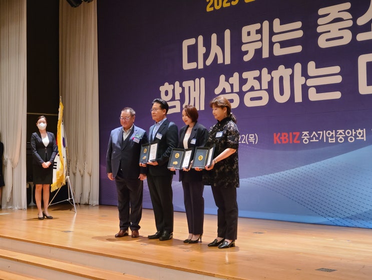 잇컬러 이윤설 대표, 경기 북부 중소기업인대회 경기도지사상 표창 수여 잇컬러 이윤설 대표, 경기 북부 중소기업인대회 경기도지사상 표창 수여