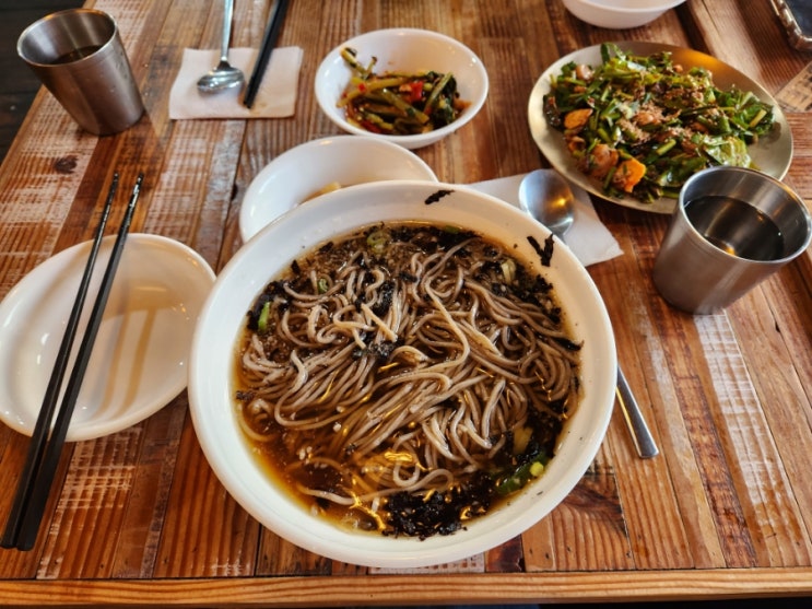  경복궁역, 청와대 맛집 활짝 핀 메밀 / 오네스타